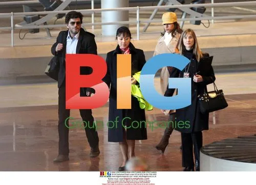 Eva Mendes and boyfriend arrive in Paris