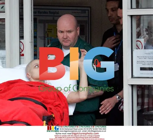 Jade Goody leaves hospital with husband