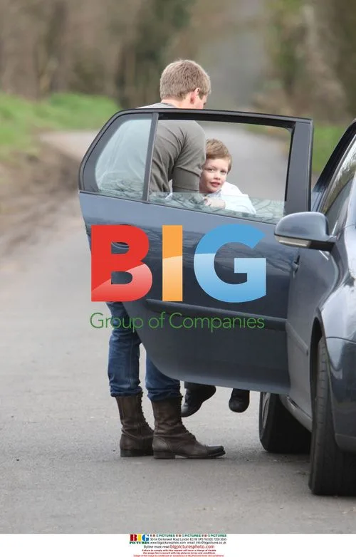 Jeff Brazier takes sons to Jade Goody's home