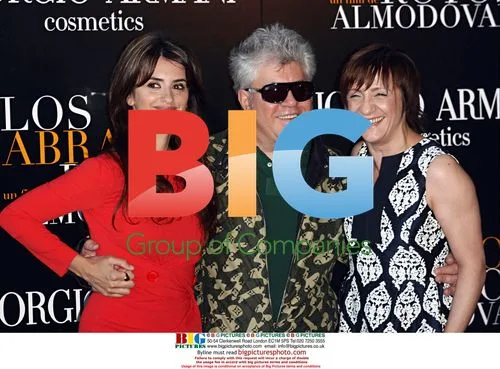 Penelope Cruz and Pedro Almodovar at 'Broken Embraces' Photocall