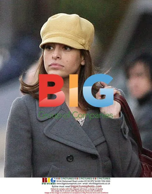 Eva Mendes goes shopping in Paris