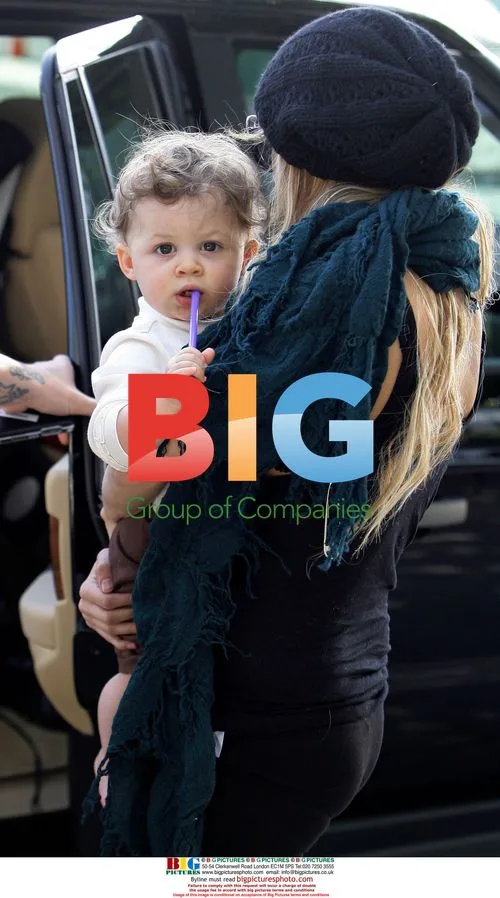 Nicole Richie and Joel Madden run errands with daughter