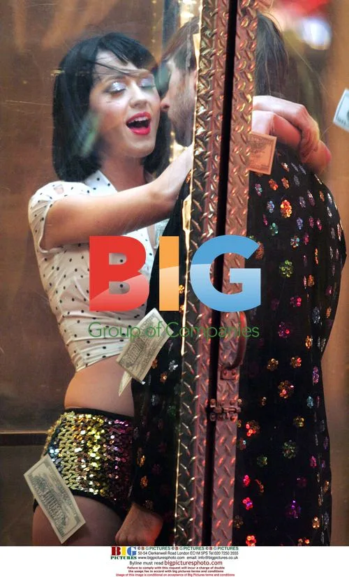 Katy Perry films "Waking Up In Vegas" video