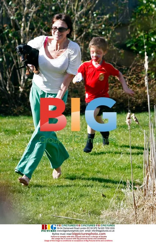 Jade Goody's family in garden amid health concerns