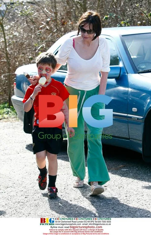 Jade Goody's family at home amid health concerns