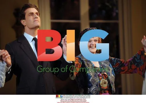 Rupert Everett and Angela Lansbury in "Blithe Spirit"