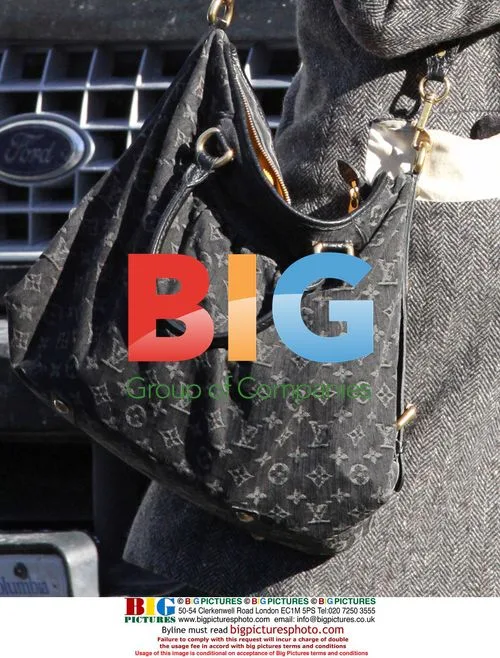 Elizabeth Reaser grabs Starbucks in Vancouver
