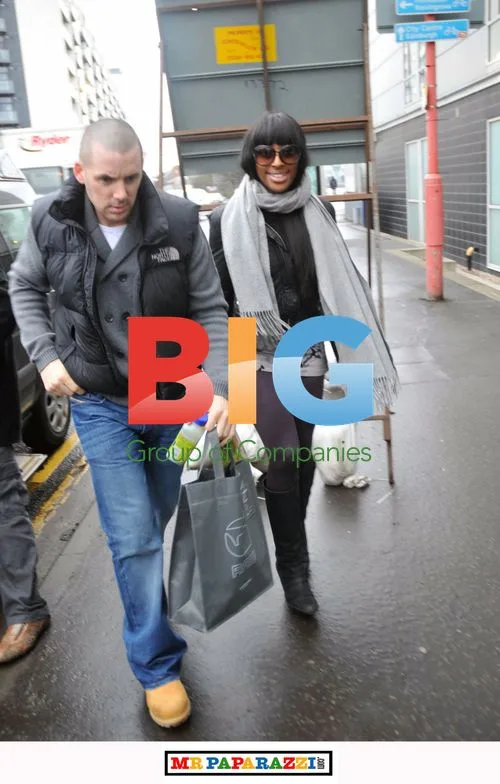 Xfactor Contestants Go Shopping in Glasgow