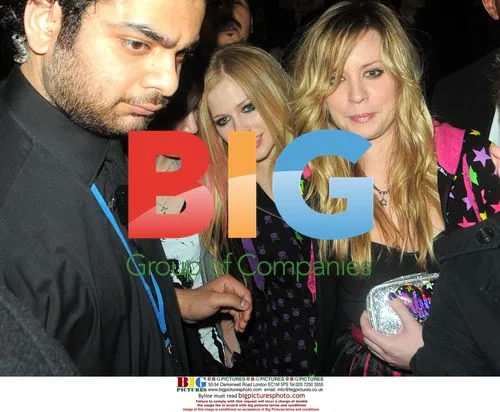 Avril Lavigne out with friends in London