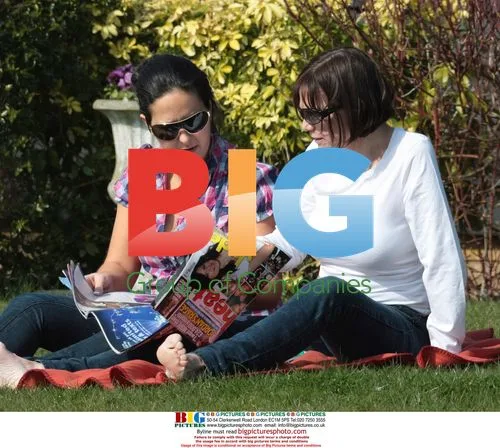 Jackiey Budden reads magazine article on Jade Goody