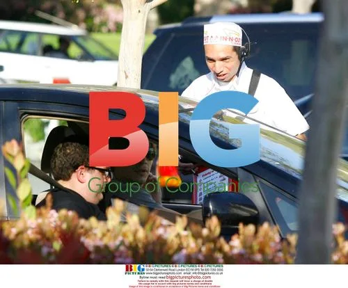 Justin Long & Jonah Hill grab burgers