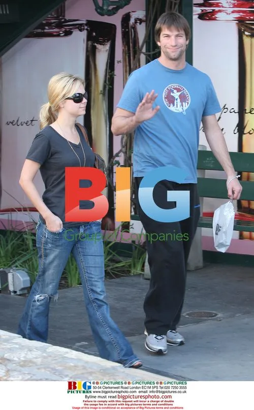Charlie O'Connell and Sara Brice Spotted Shopping