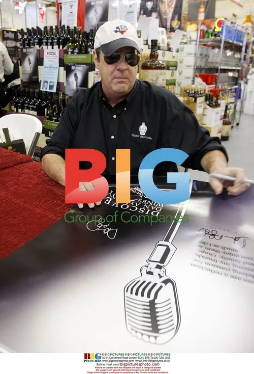 Dan Aykroyd promotes new wine in St. Louis