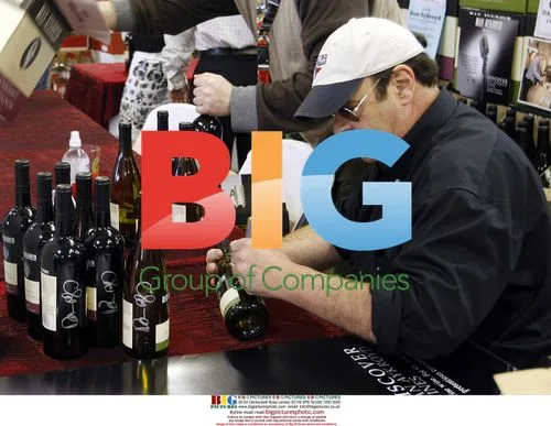 Dan Aykroyd promotes new wine in St. Louis