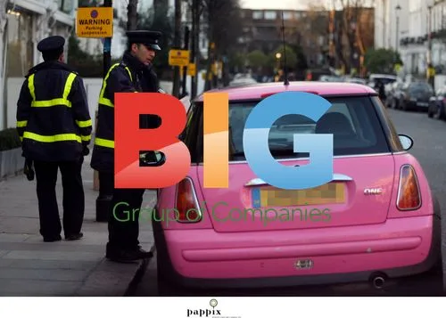 Trinny Woodall gets parking ticket in London