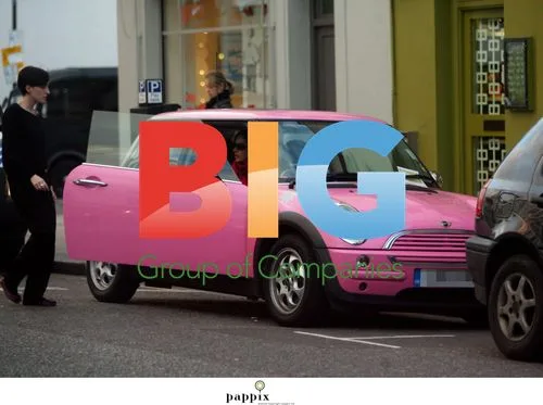 Trinny Woodall Gets Parking Ticket in London