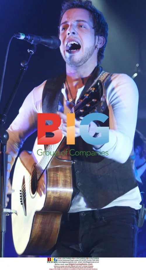 James Morrison Performs in Manchester
