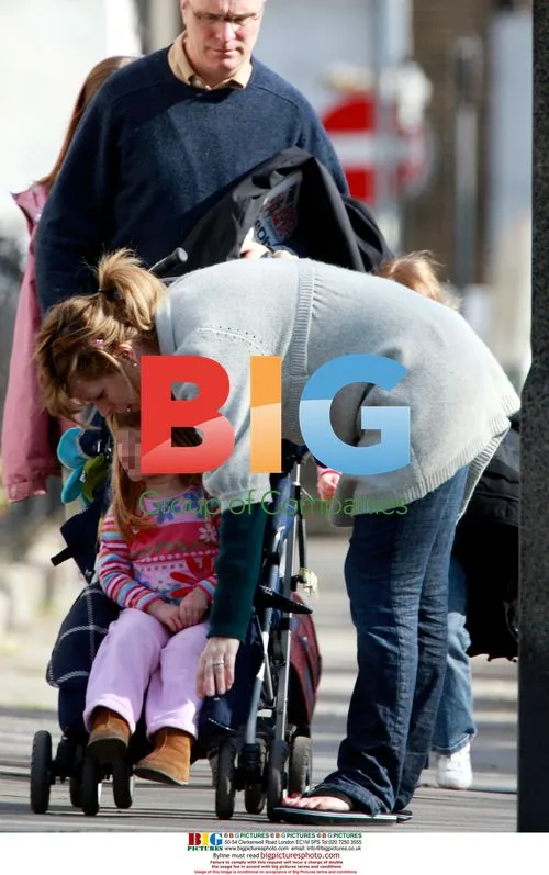 Kate Garraway Arrives Home with Daughter