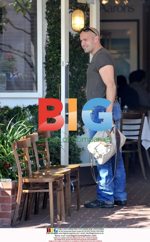 Billy Zane has coffee with friend