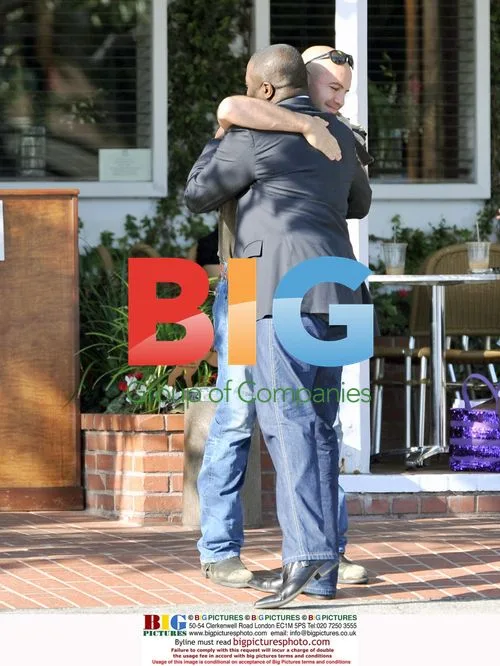 Billy Zane has coffee with friend