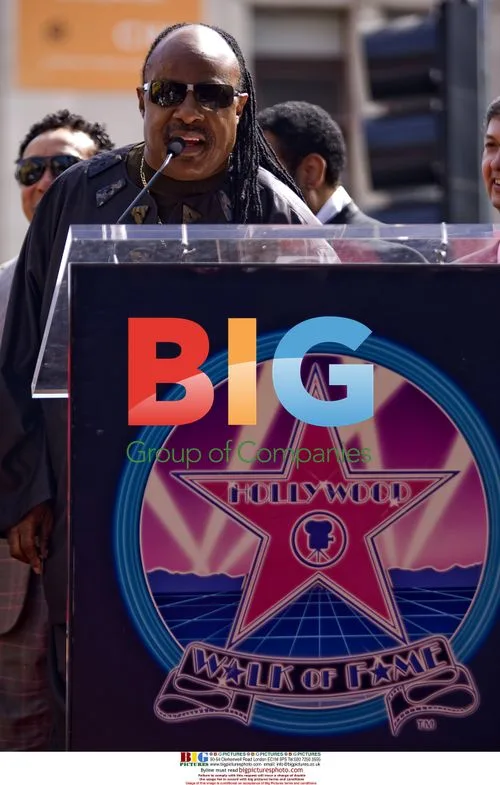 Stevie Wonder honors The Miracles