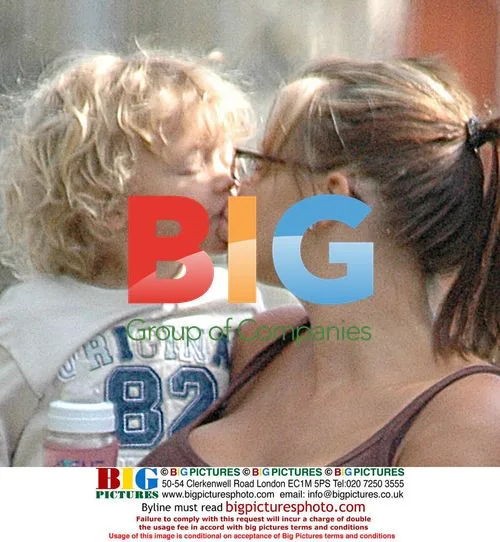 Jade Goody Shops With Family