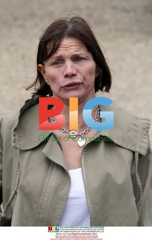 Jackie gives emotional statement at Jade Goody's home