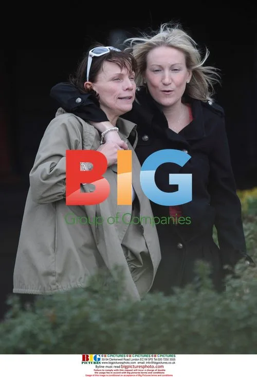 Jackie gives emotional statement outside Jade Goody's home
