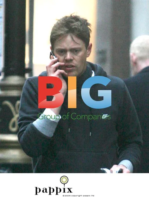 Kris Marshall spotted with 'blonde neighbor'