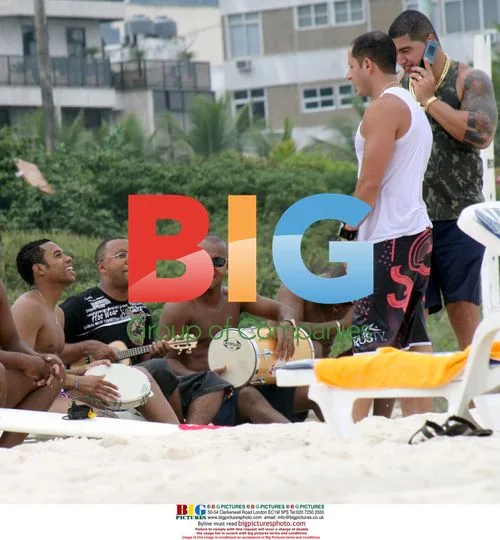 Robinho surfs and plays samba in Rio