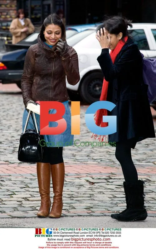 Coronation Street Cast on Set