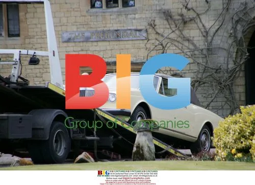 Rolls Royce removed from Robin Gibb's Home