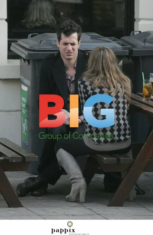 Mark Ronson Uninterested While Woman Kisses Him