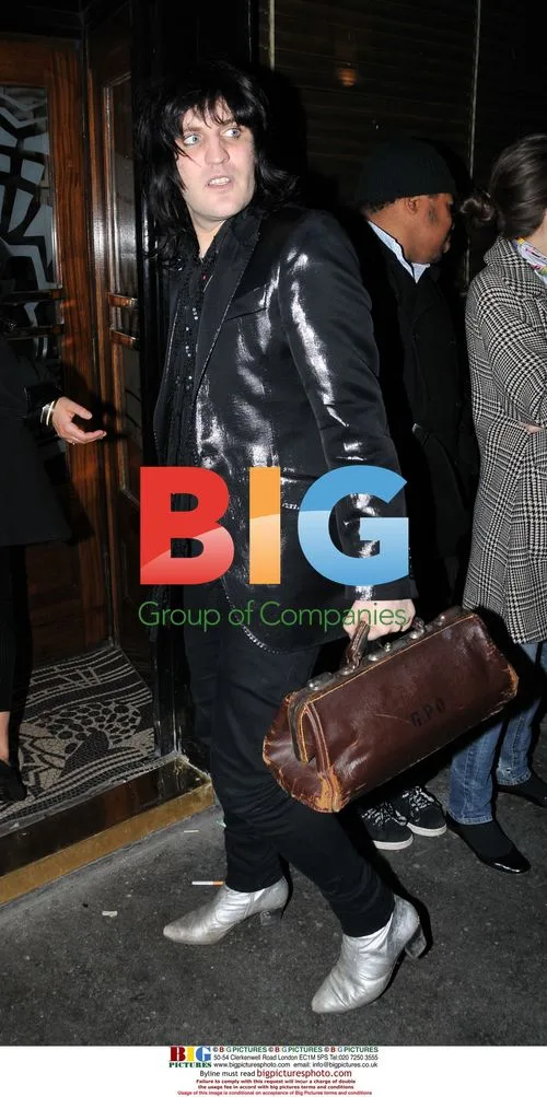 Noel Fielding leaving Groucho Club