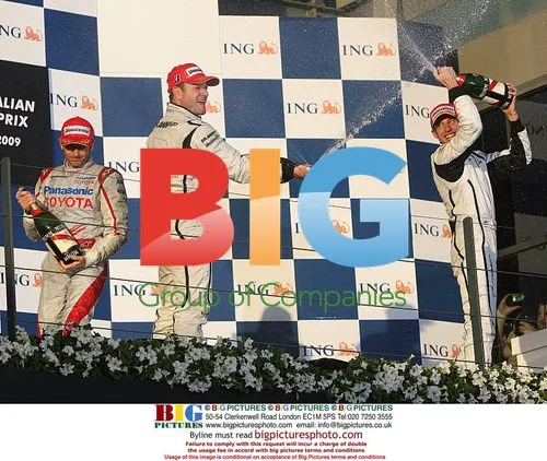 Jenson Button wins Australian F1 Grand Prix