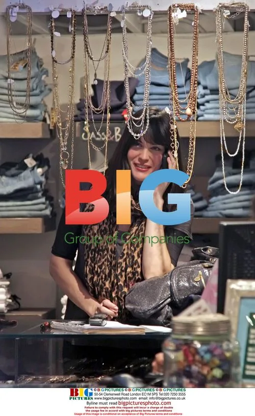 Liv Tyler Shopping at Planet Blue