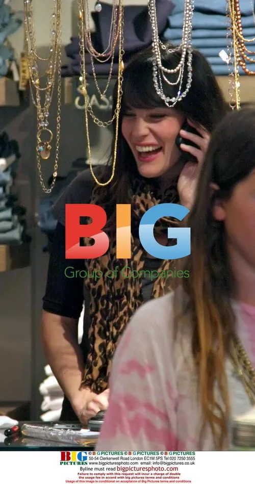 Liv Tyler Shopping in Malibu