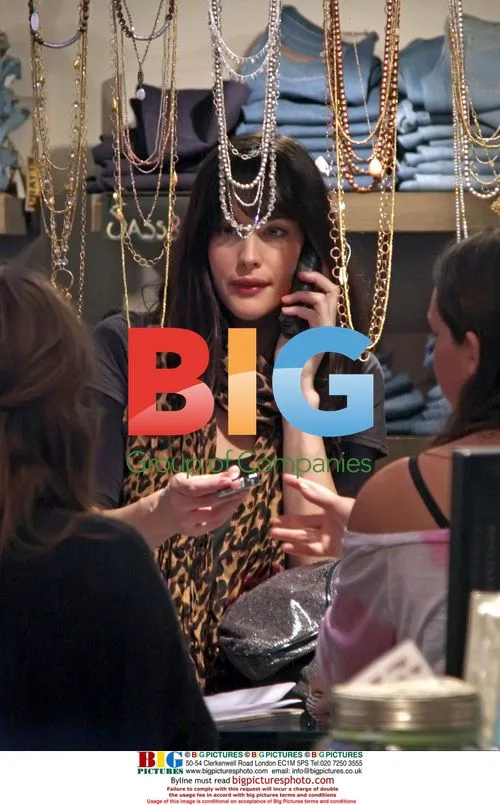Liv Tyler Shopping in Malibu