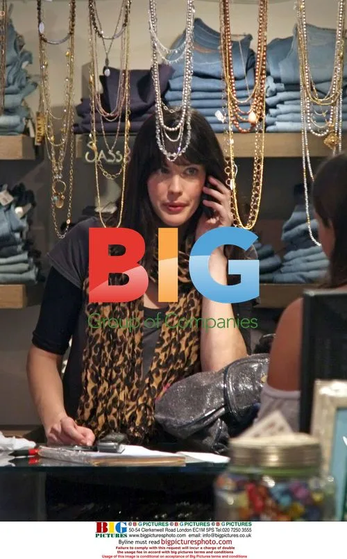 Liv Tyler Shopping at Planet Blue
