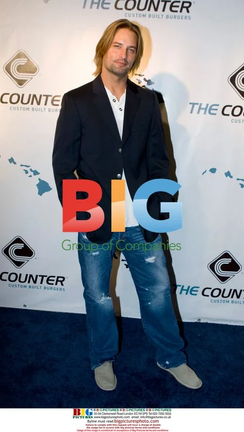 Lost cast at Hawaii restaurant opening