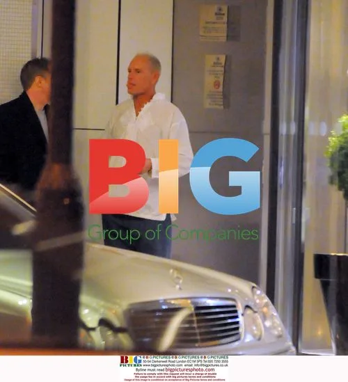 Paul Gascoigne outside London hotel