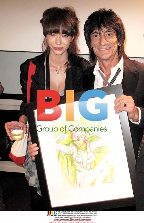 Ronnie Wood paints girlfriend's portraits