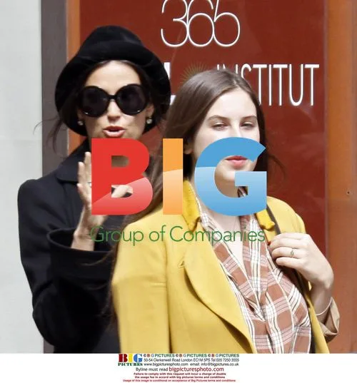 Demi Moore and Scout LaRue Willis in Nice