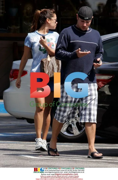 Nick Lachey and Vanessa Minnillo leave lunch