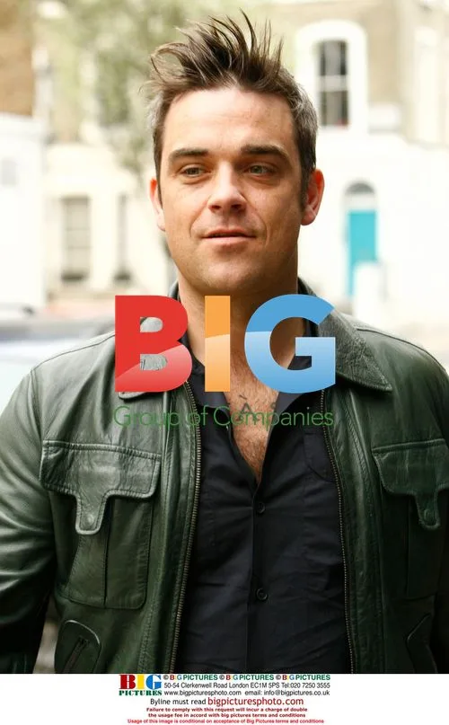 Robbie Williams Arrives at London Studio