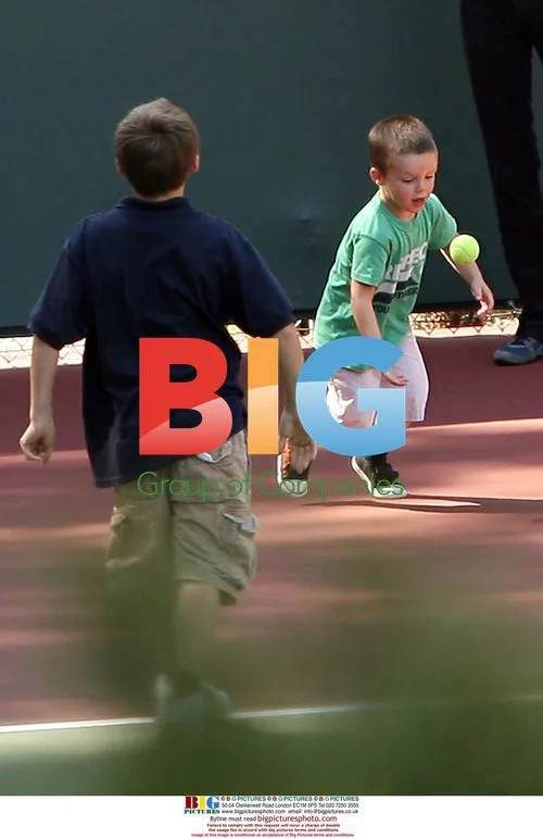 Victoria Beckham takes kids to tennis practice