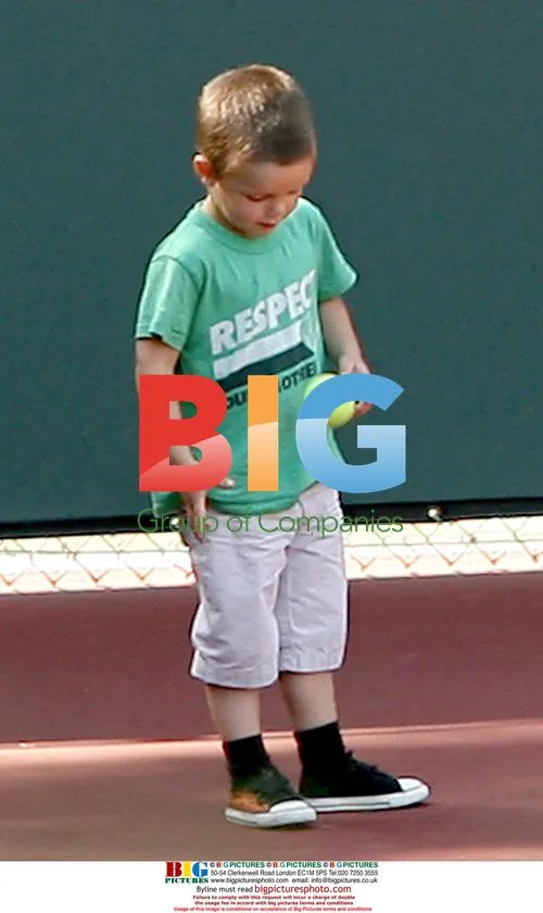 Victoria Beckham picks up sons from tennis