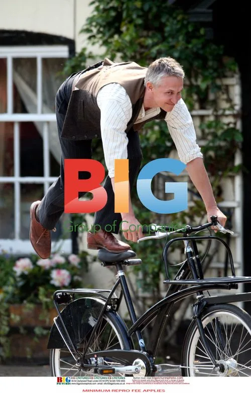Cat Deeley and Gary Lineker film Walkers ad