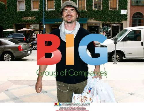 Matthew Settle outside medical center