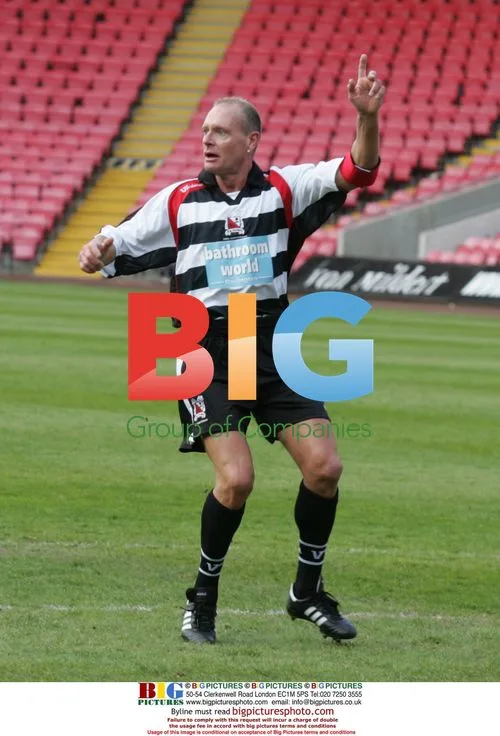 Paul Gascoigne plays in charity match
